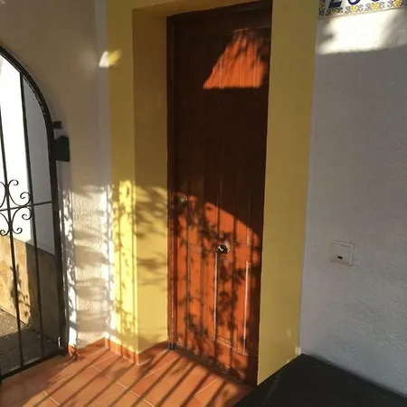 2501 Imperial Park Вилла